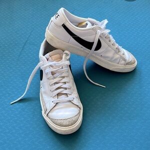 Nike Blazer 77 Low.  Men’s 7.5